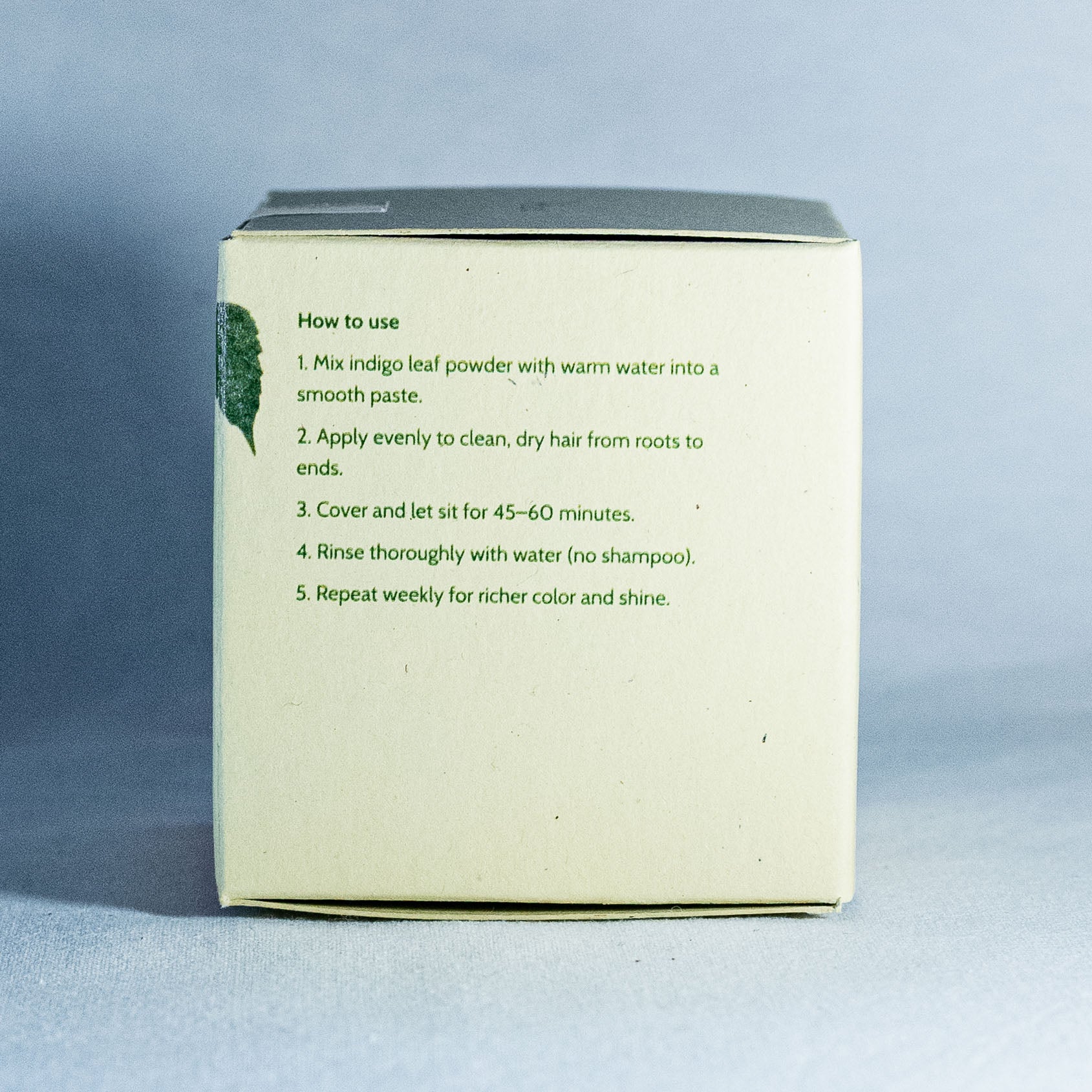 Indigo leaf powder packaging by Shrot Natural beauty products with usage instructions on a gray background